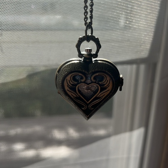 NEW❤️ Vintage Silvery Heart watch - Picture 10 of 13